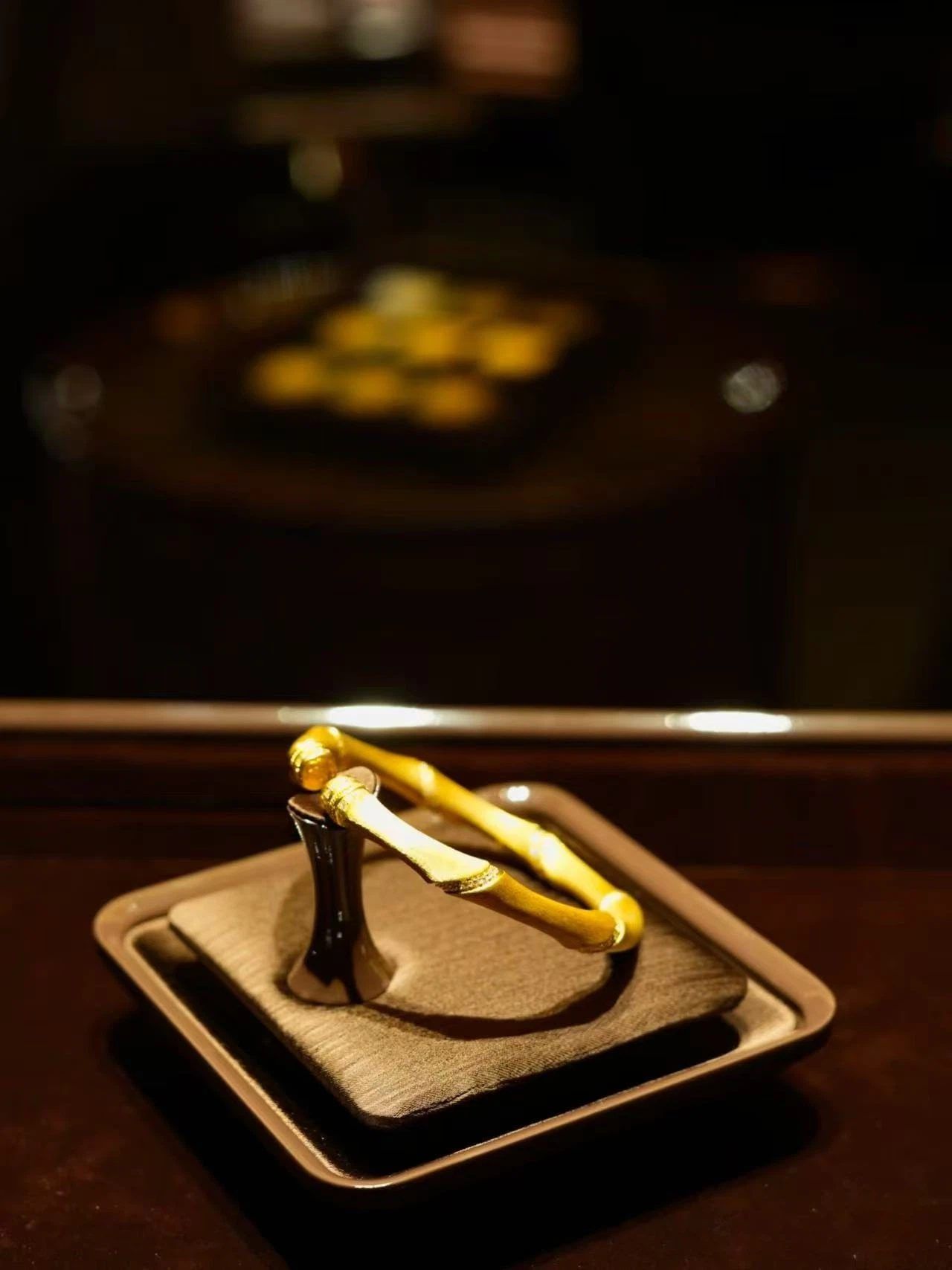 JEMPER系列东方黄金珠宝空间展示图四
