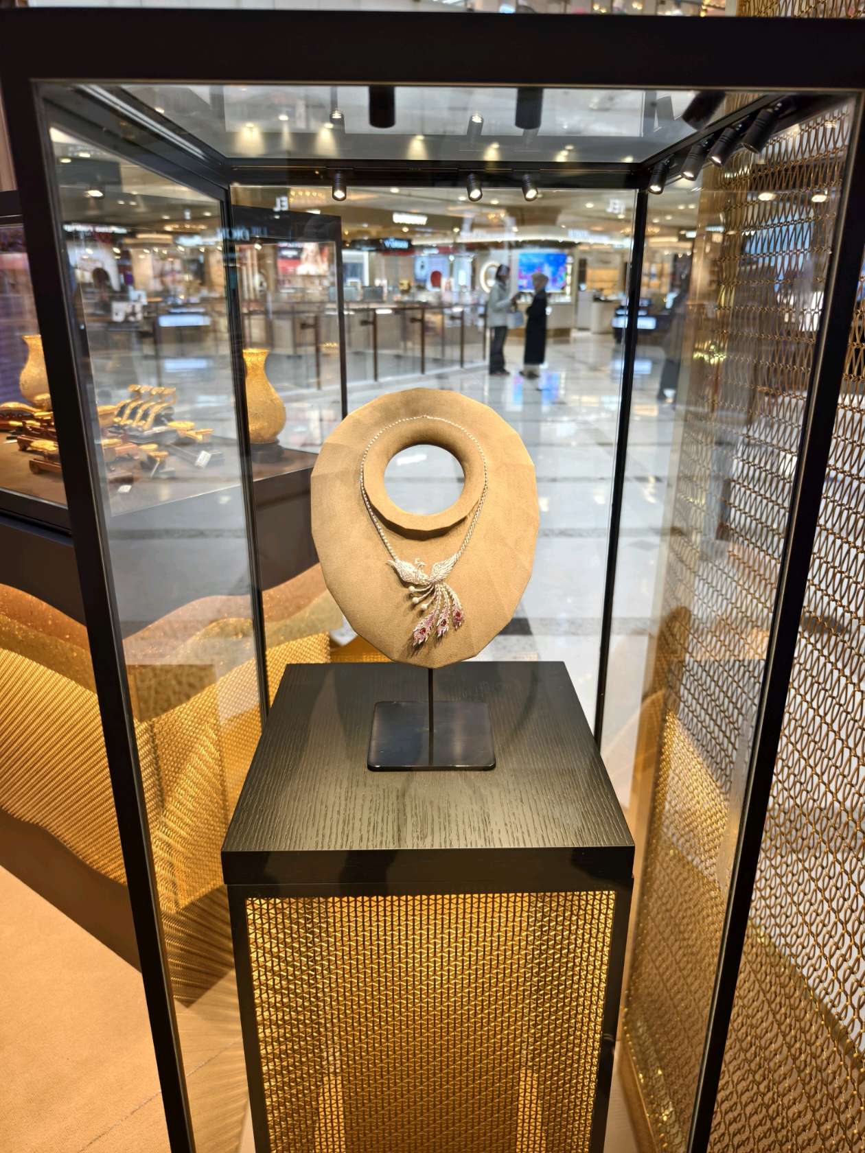 月石系列北京合生汇珠宝展柜图一
